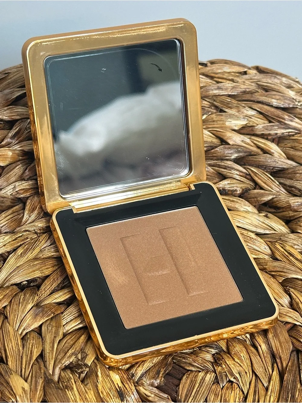 Like new Haus Labs Power Sculpt Velvet Bronzer shade Bronzed Umber Light